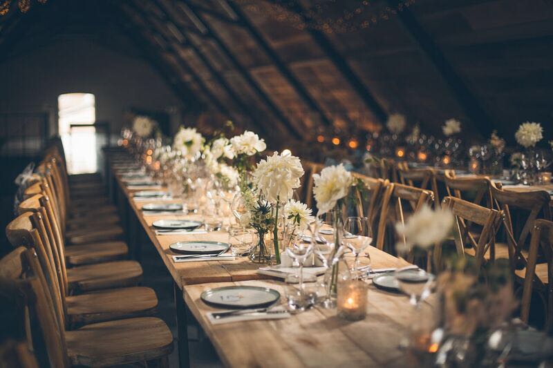 table setting with white and pink flowers